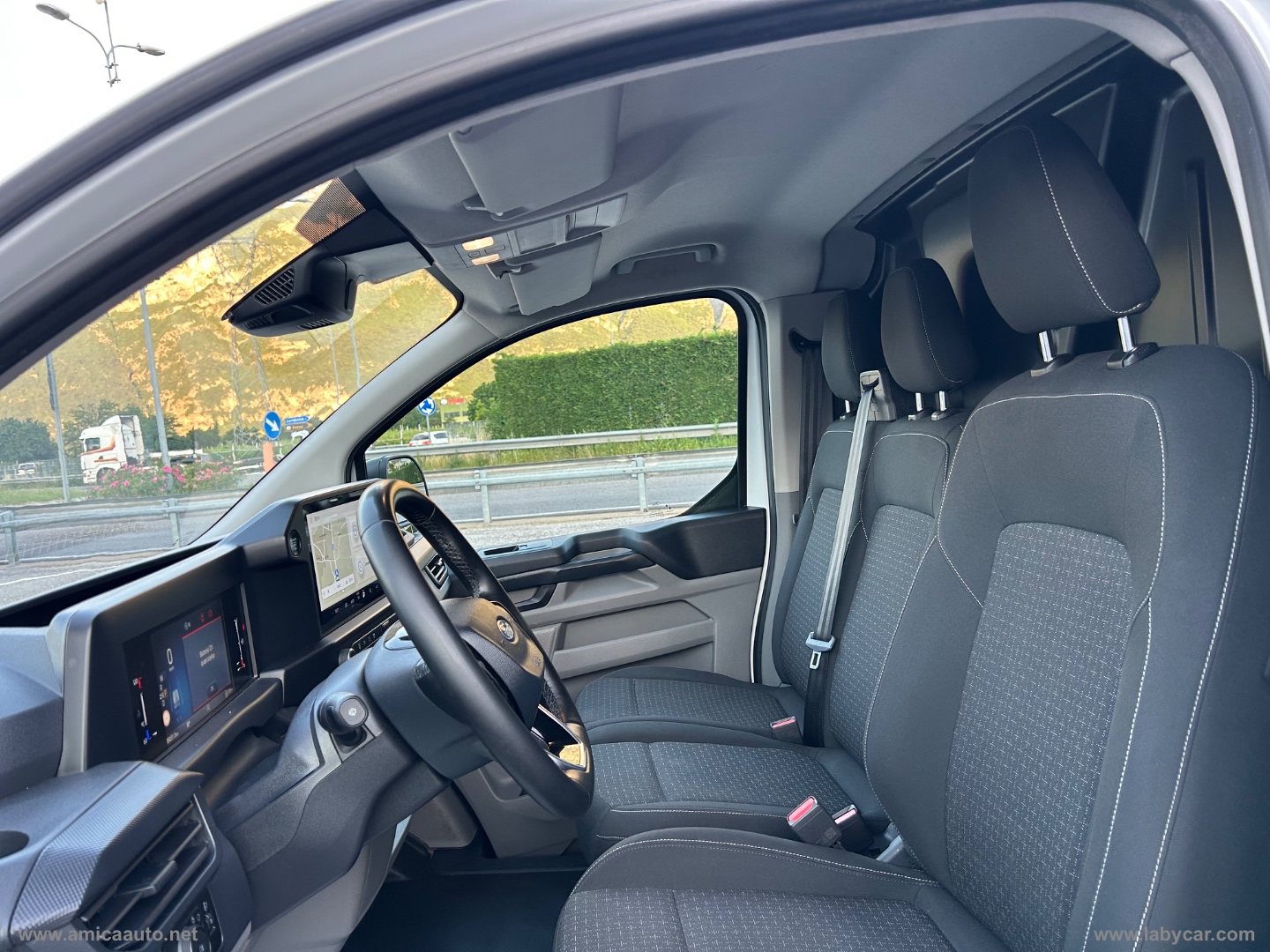 Transit Custom 320 2.0 EcoBlue 136cv AT8 AWD PC F.Trend 4X4 POCHI KM - immagine 12