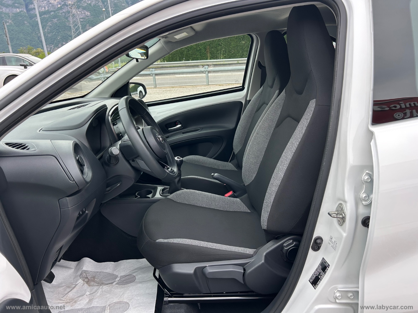 Aygo X 1.0 VVT-i 72 CV 5p. Active - immagine 12