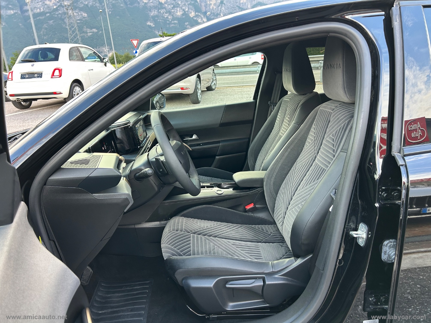 Ypsilon Hybrid e-DCT LX - immagine 12