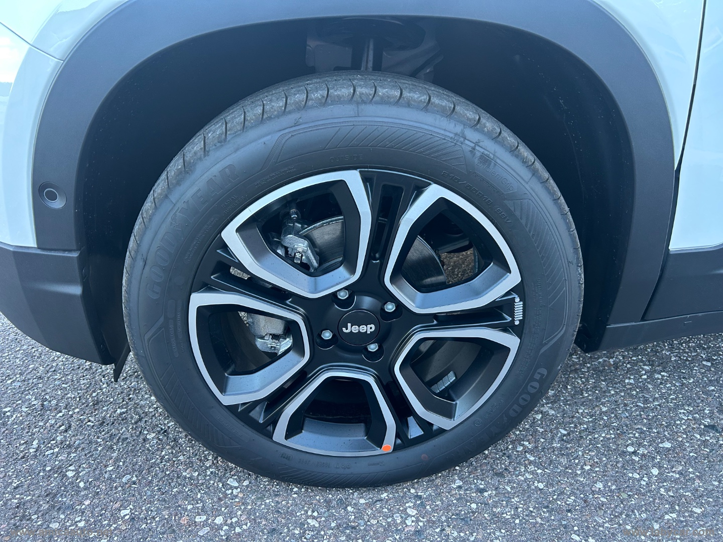 Avenger 1.2 Turbo 110CV e-Hybr. Summit VERNICE BICOLORE BIANCO/TETTO NERO - immagine 12