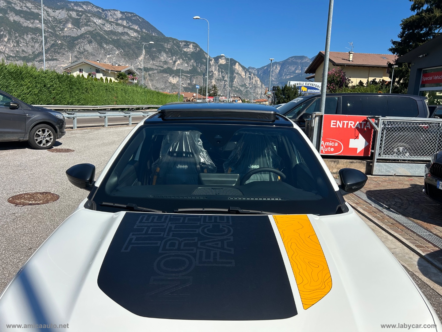 Avenger 1.2 Turbo 145cv e-Hybrid 4xe TheNoth Face Tetto Apribile PANORAMA +4X4 - immagine 12