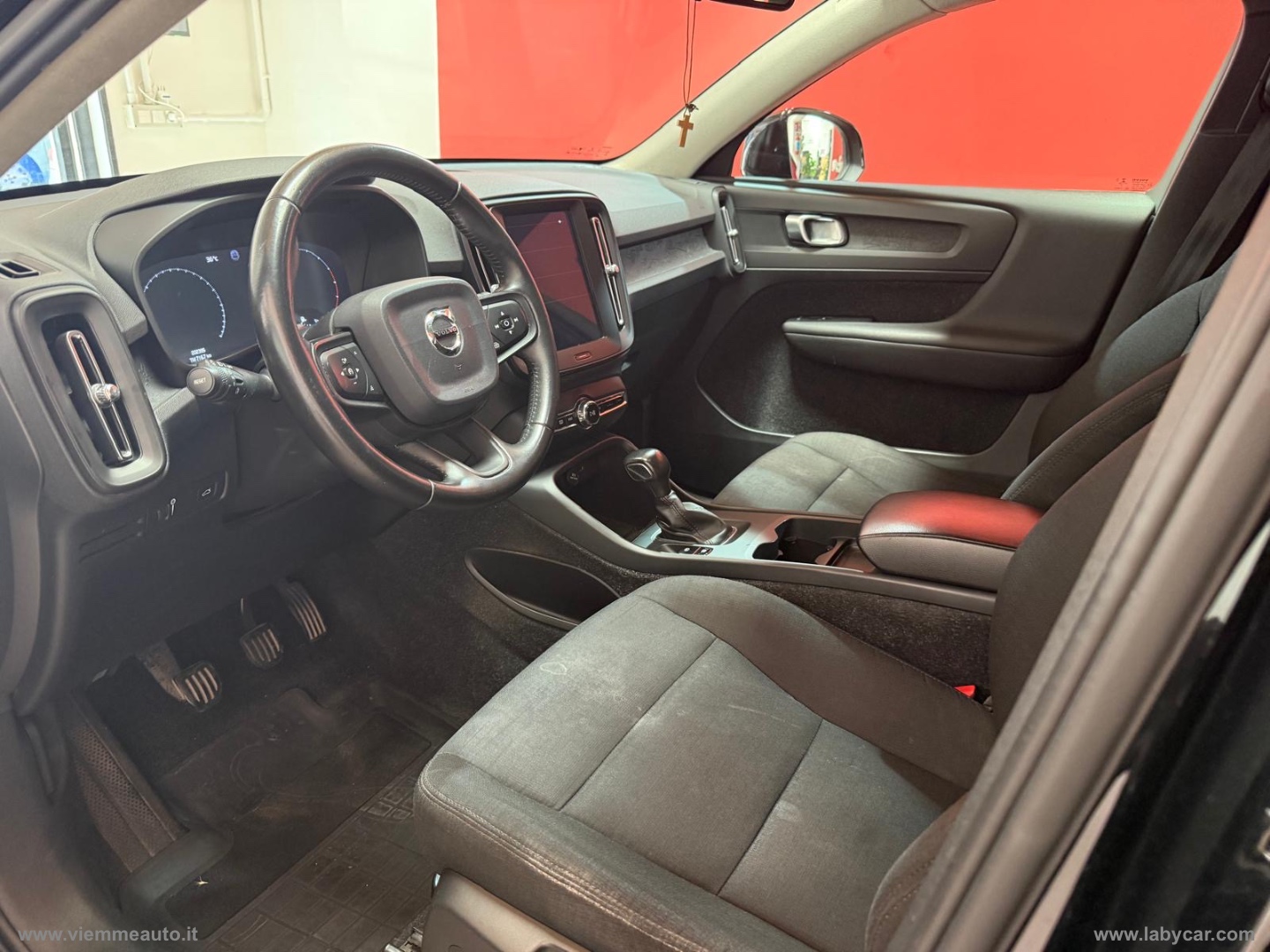 XC40 D3 R-design - immagine 12