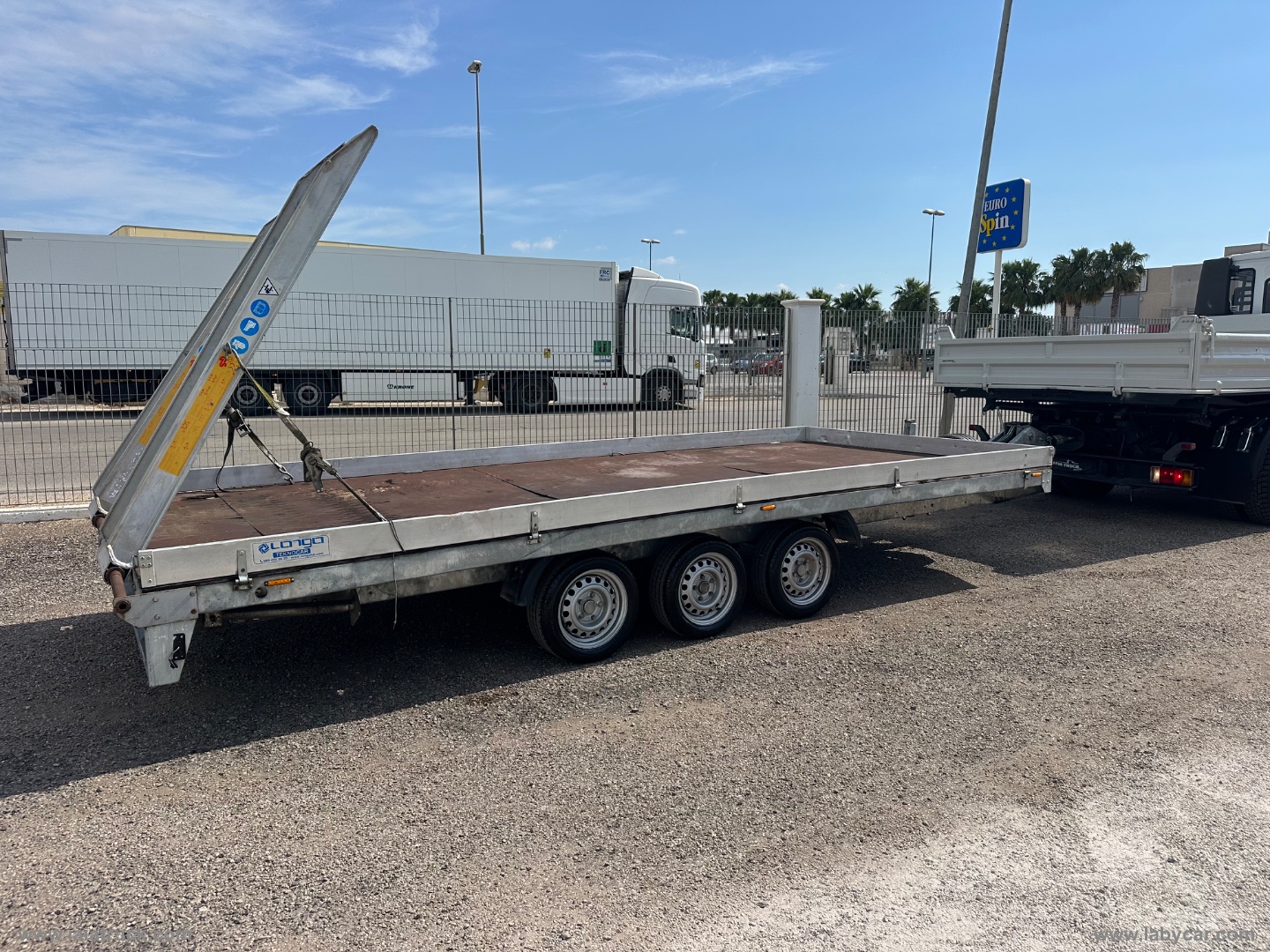 LONGO CARRELLO RIMORCHIO PIANALE 35Q.LI 3 ASSI CON RAMPE - immagine 12