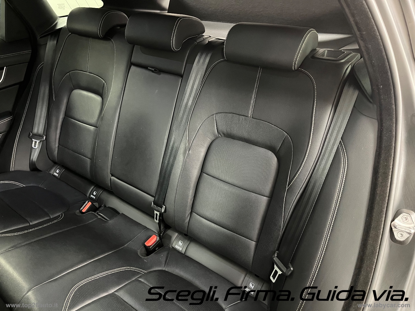 F-Pace 2.0 250 CV AWD aut. R-Dyn. Black EDITION - immagine 12