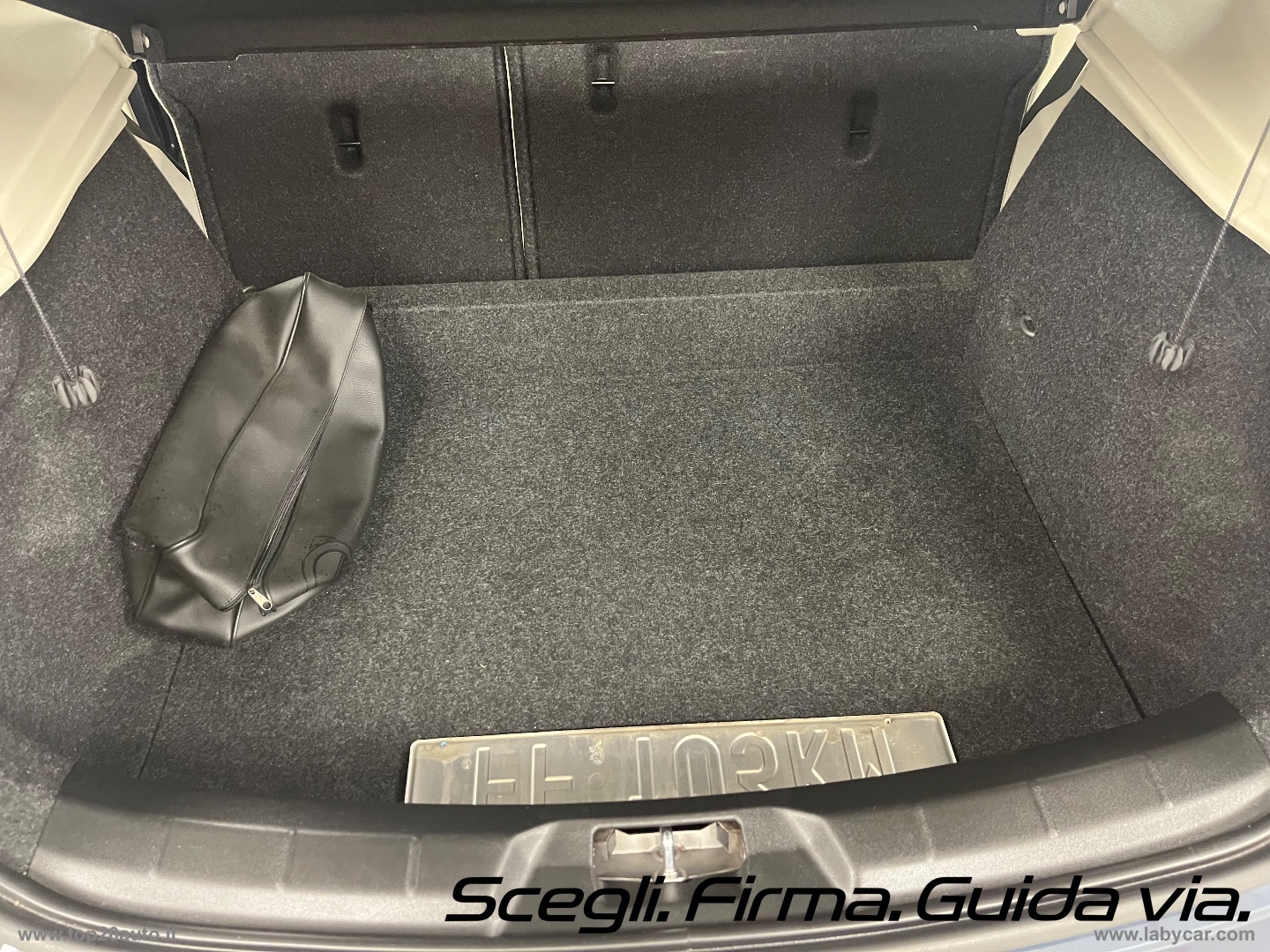 V40 D2 Geartronic Momentum|FARI LED|8 GOMME|PELLE - immagine 12