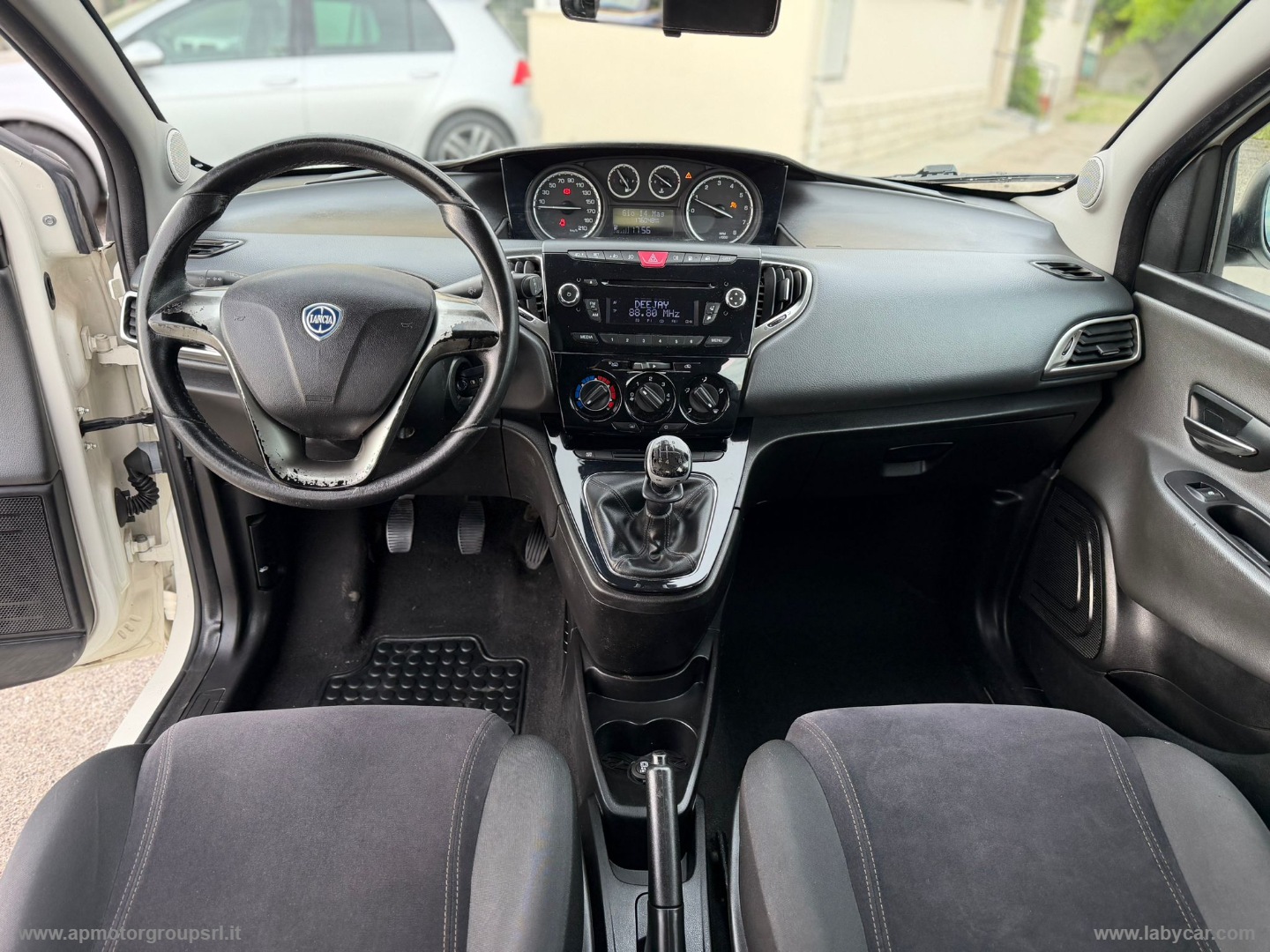 Ypsilon 0.9 T.Air 85CV 5p. Met.Ec. Gold - immagine 12