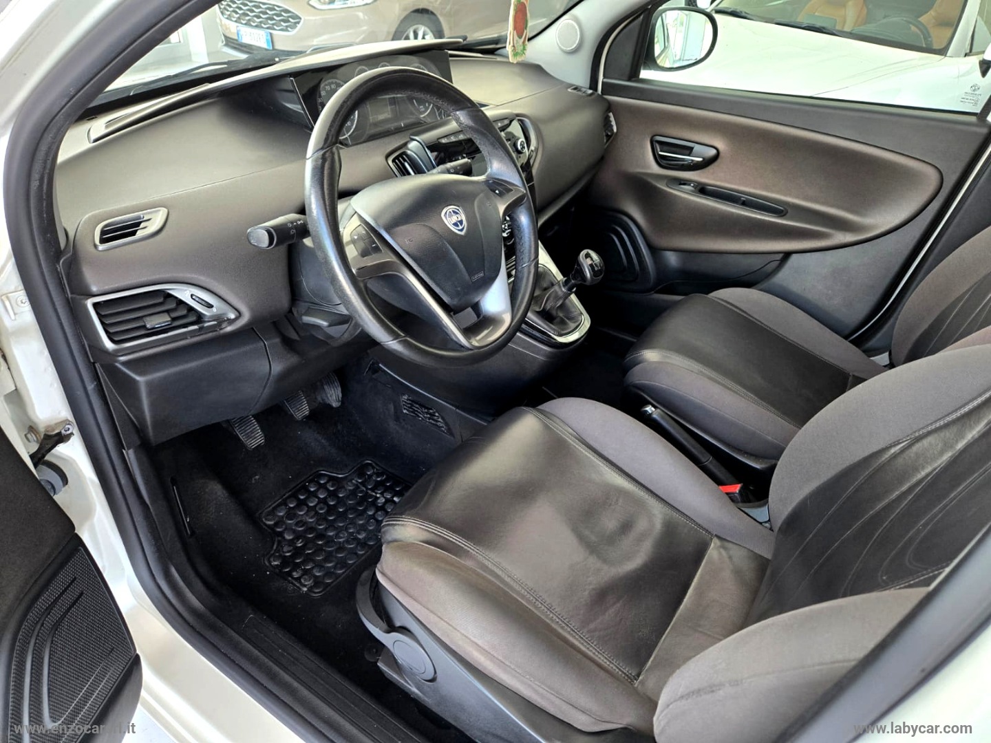 Ypsilon 1.3 MJT 95 CV 5p. S&S Platinum TETTO APRIBILE - immagine 12