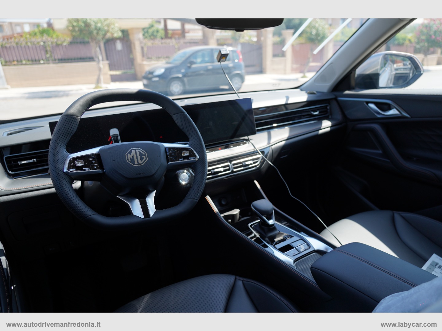 HS 1.5 PHEV Luxury - immagine 12