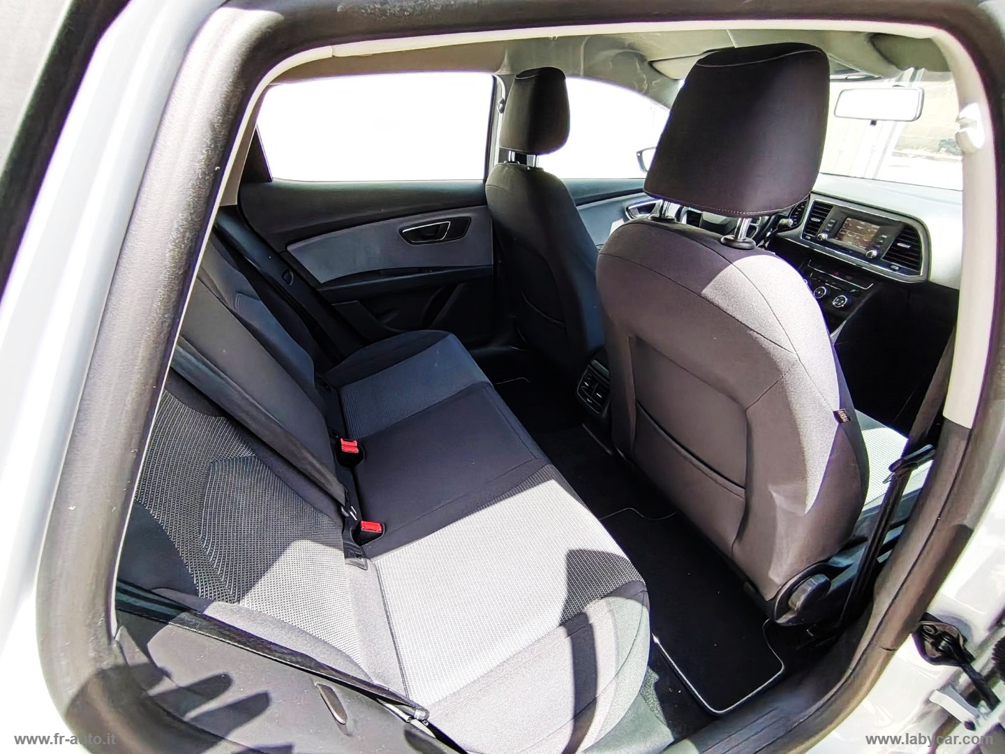 Leon 1.6 TDI 115 CV ST Black Edition - immagine 12