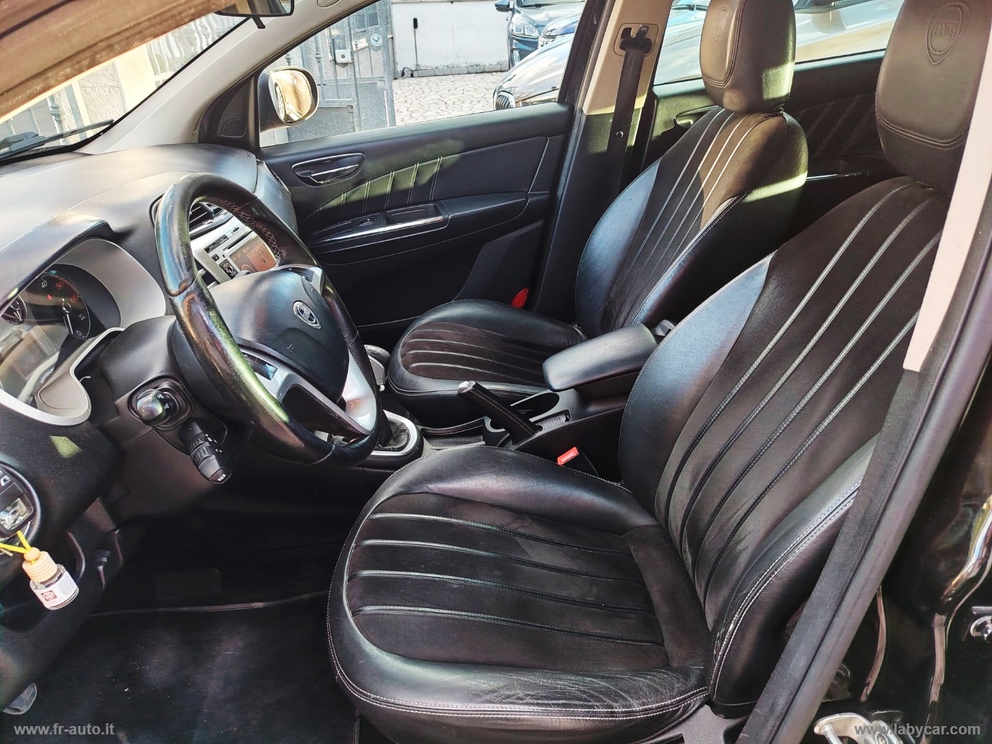 Delta 1.9 MJT Twinturbo Executive - immagine 12