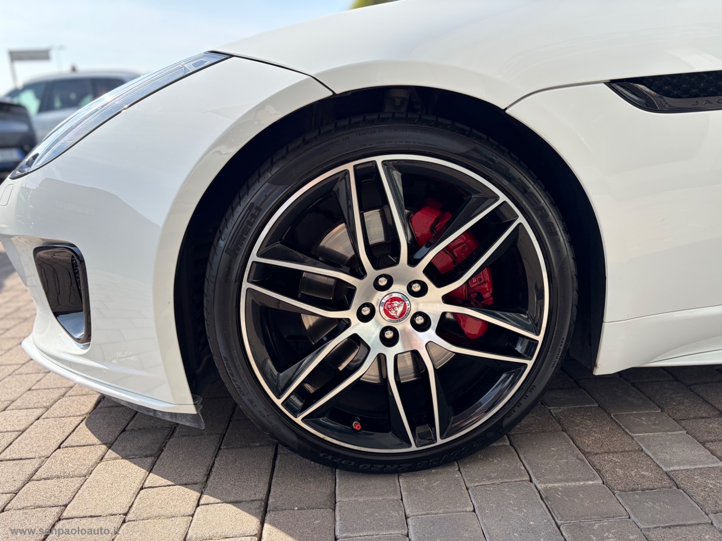 F-Type 2.0 aut. Coupé Chequered Flag - immagine 12