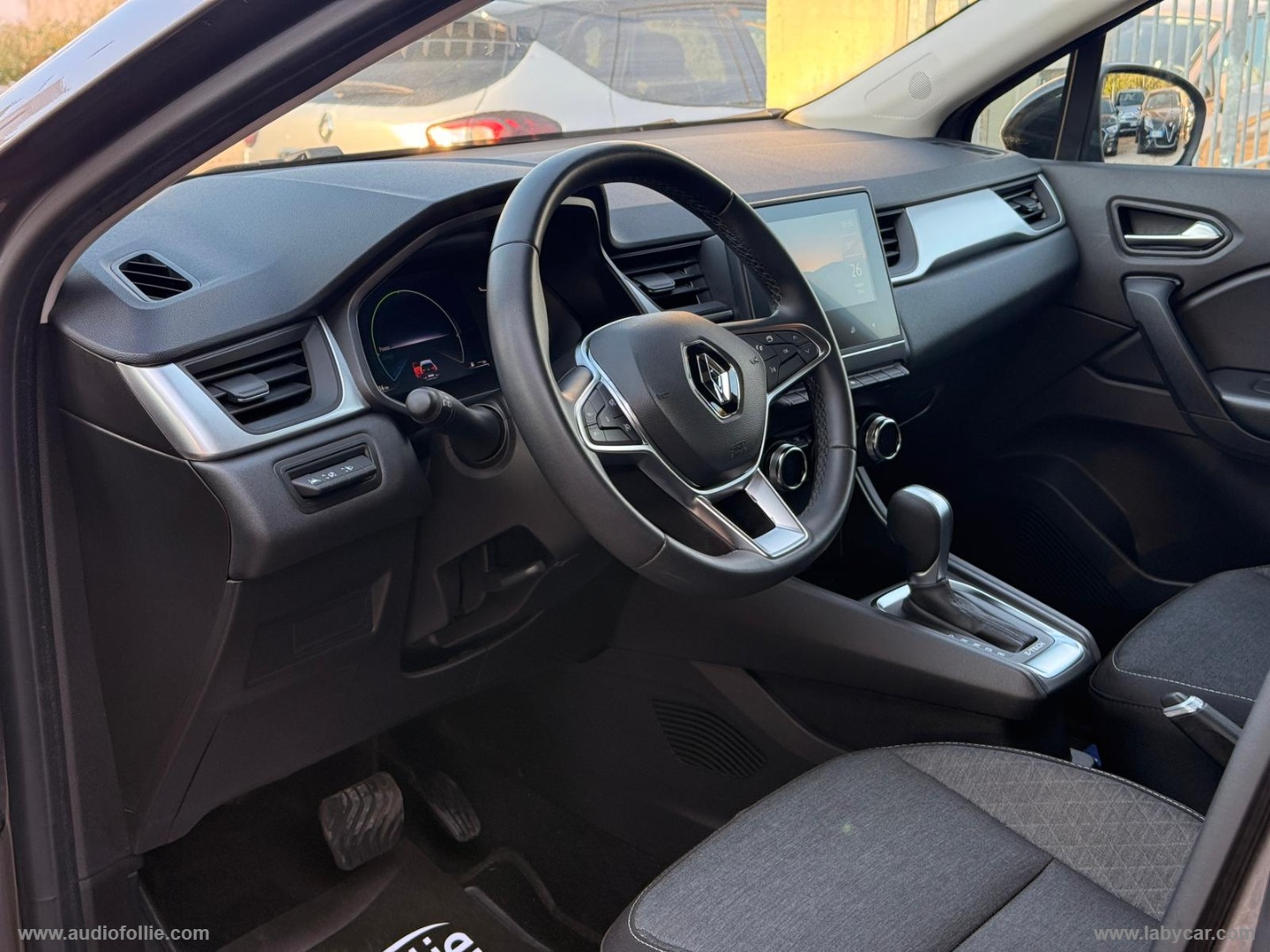 Captur Hybrid E-Tech 145 CV Business - immagine 12