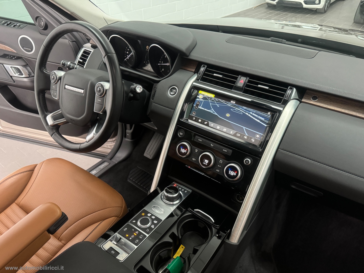 Discovery 2.0 SD4 240 CV HSE Luxury 7 POSTI - immagine 12