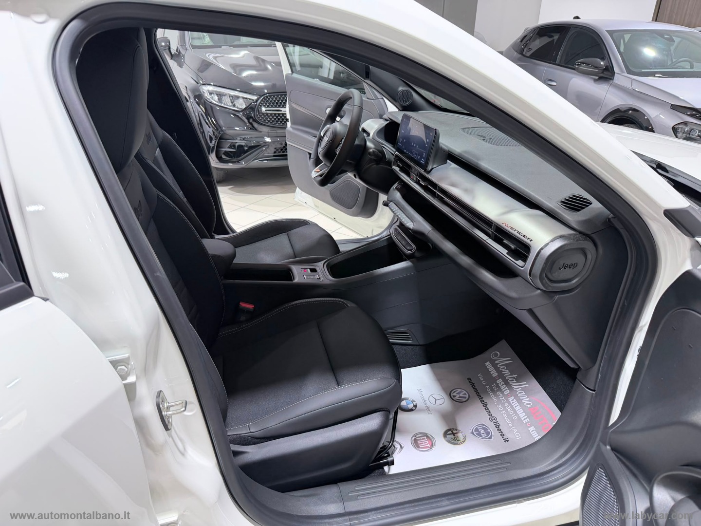 Avenger 1.2 Turbo 110CV e-Hybr.Black Ed. - immagine 12