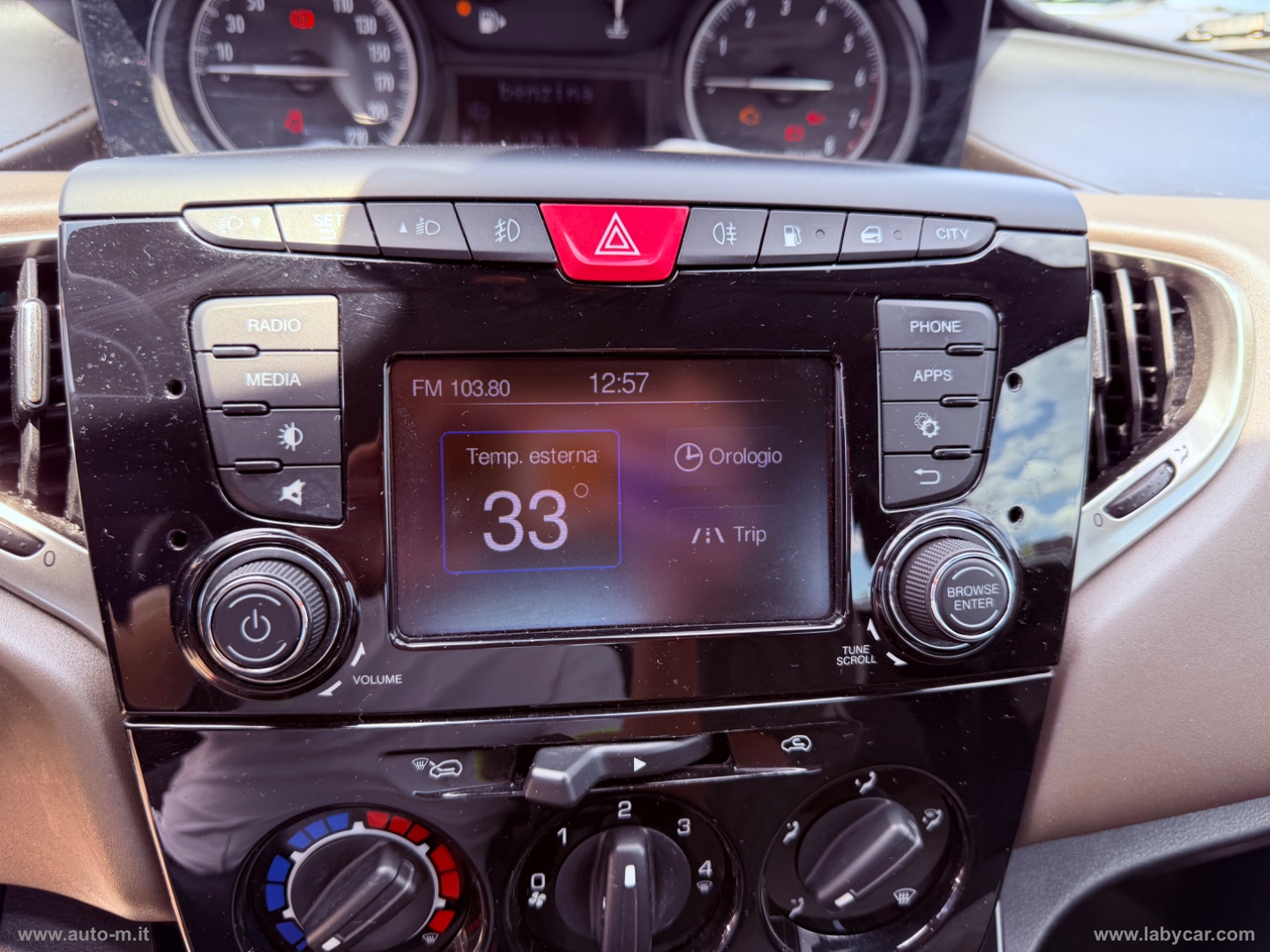 Ypsilon 1.2 69 CV 5p. GPL Ecochic Gold - immagine 12