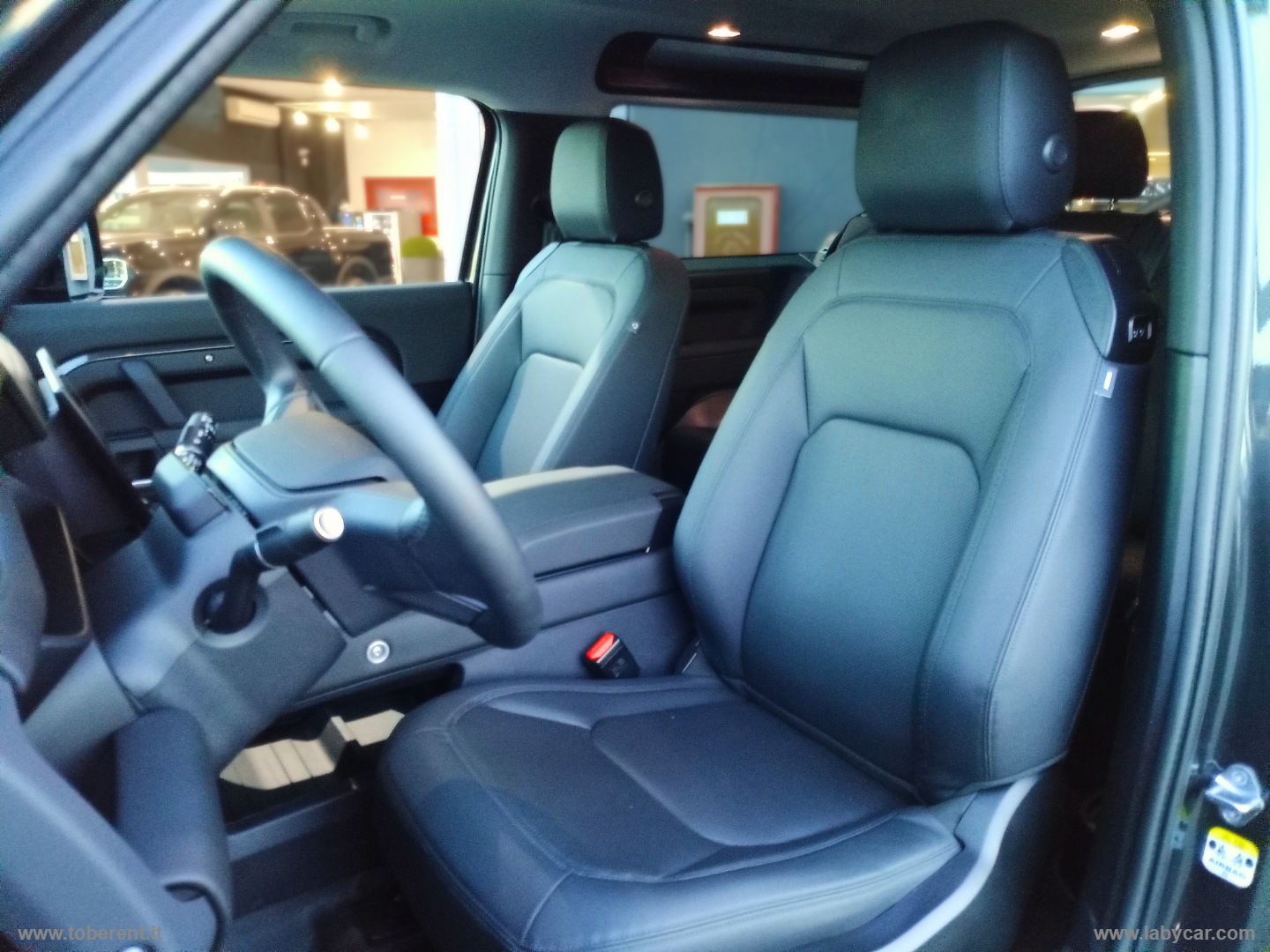 Defender 110 3.0D I6 250 CV X-Dynamic SE - immagine 12