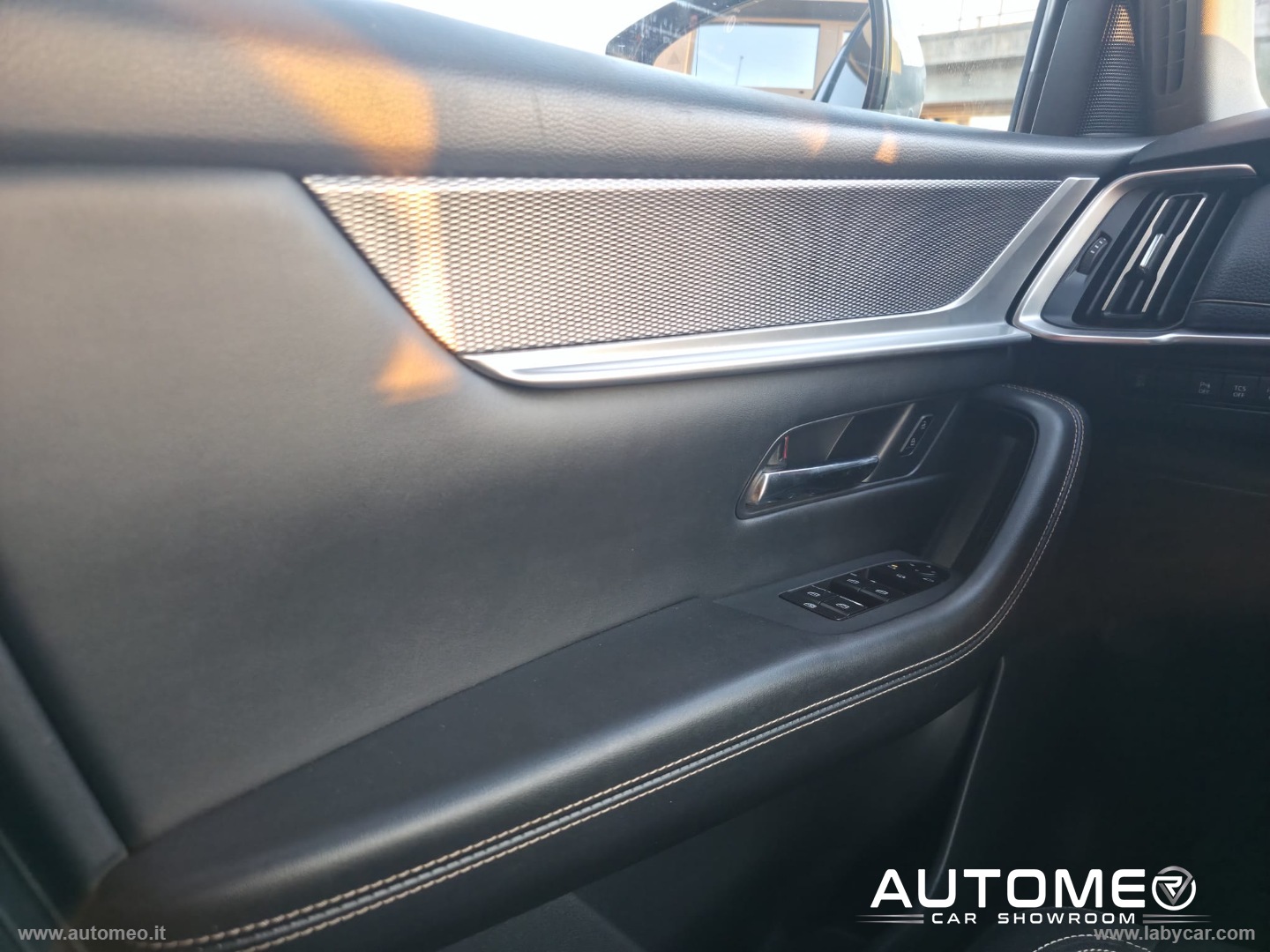 CX-60 3.3L e-Skyactiv D MHEV Excl. Line - immagine 12