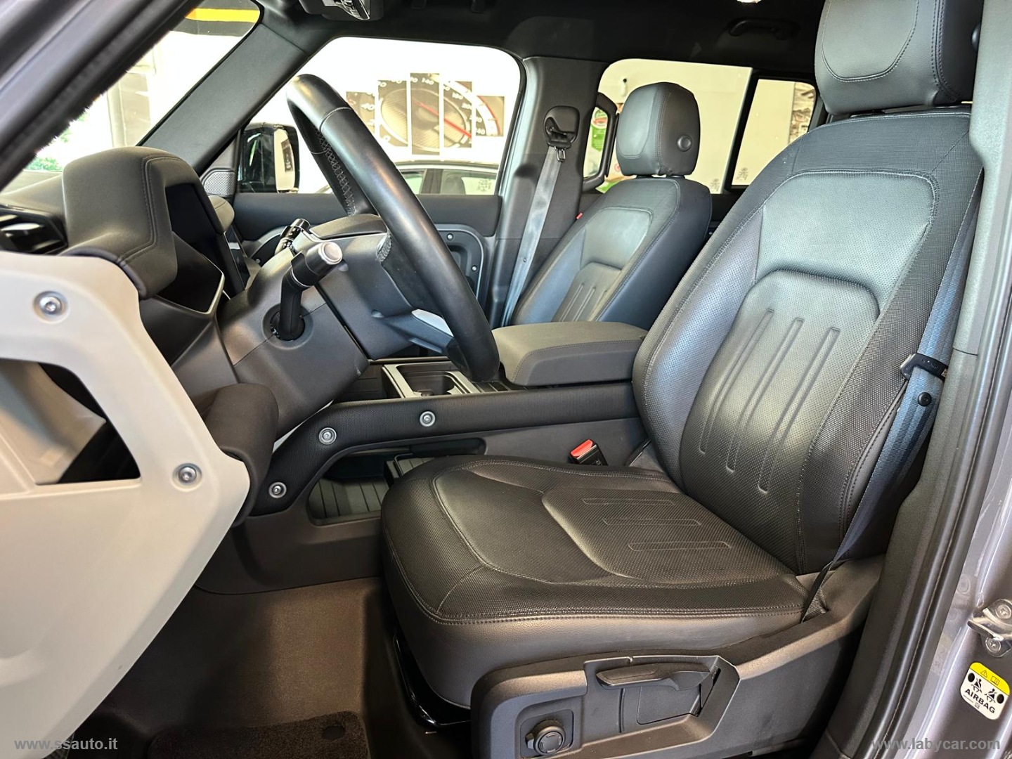 Defender 110 3.0D I6 250 CV X-Dynam. HSE - immagine 12