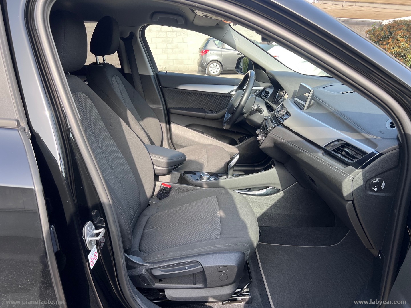 X2 xDrive18d Advantage - immagine 12