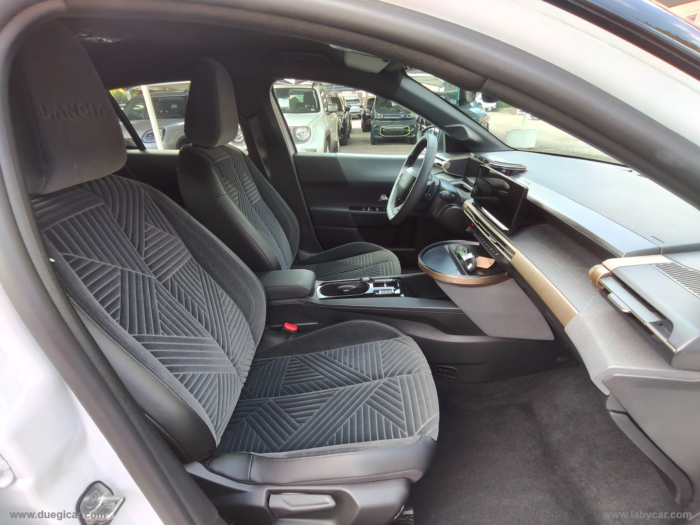 Ypsilon Hybrid e-DCT LX - immagine 12
