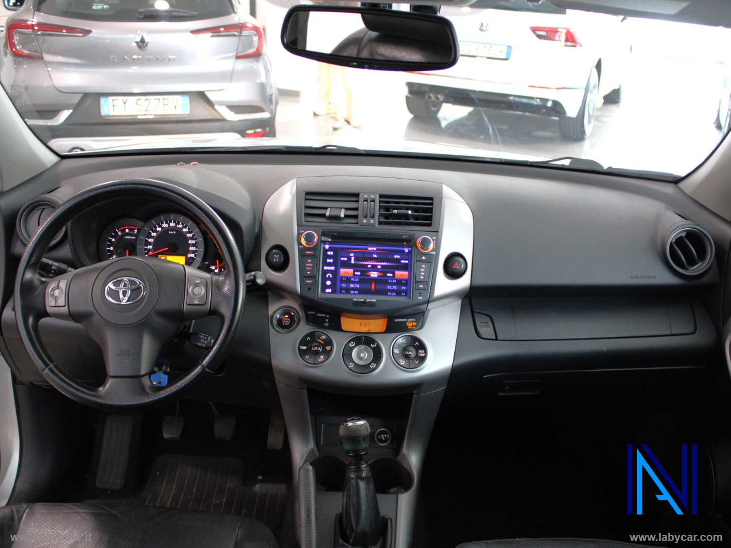 RAV4 2.2 D-4D 177 CV Luxury - immagine 12