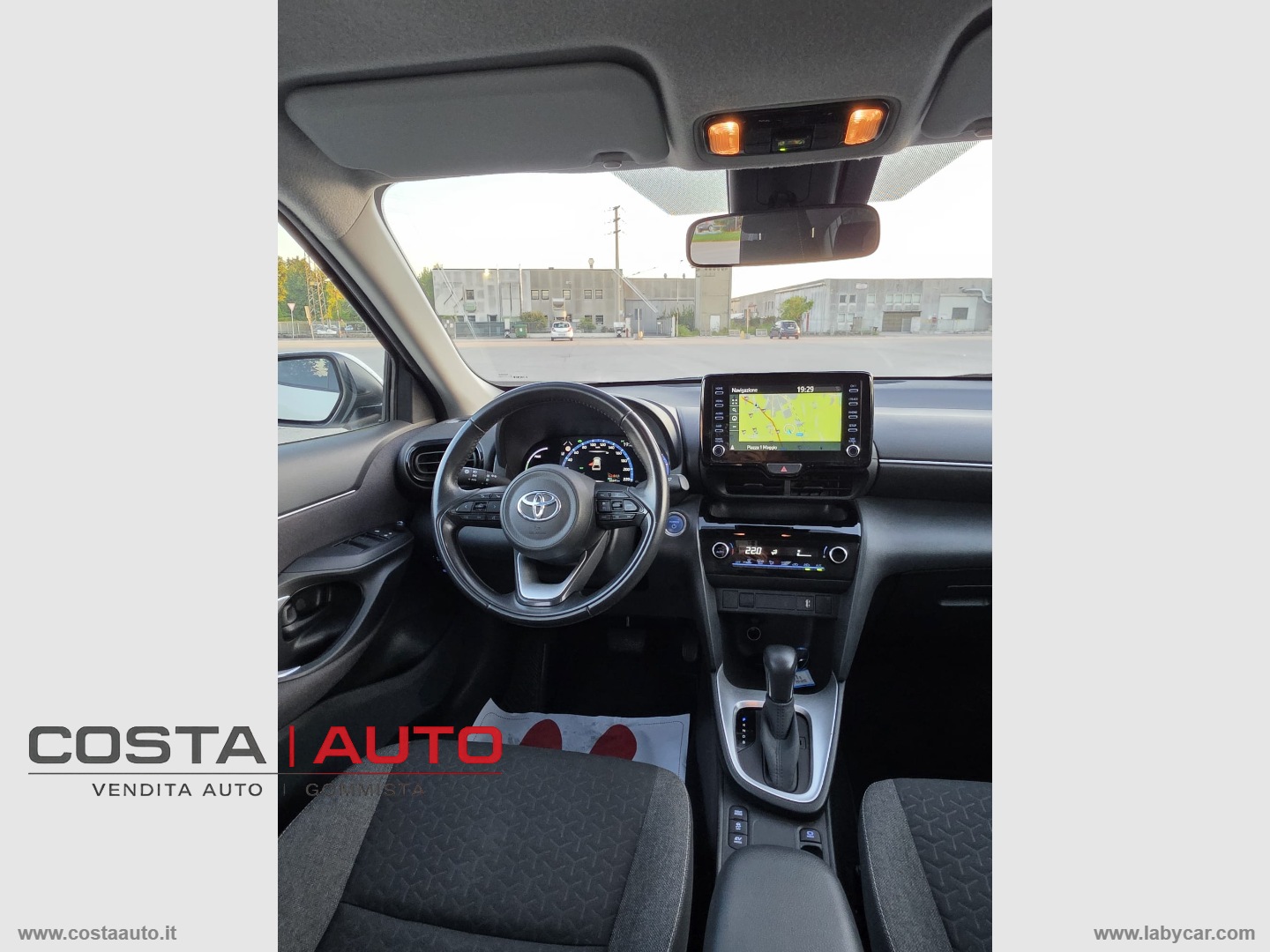 Yaris Cross 1.5 Hybrid 5p. E-CVT Act.Eco - immagine 12