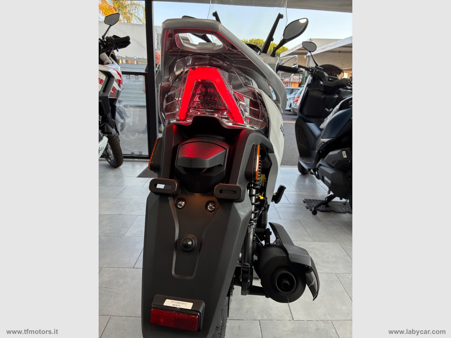 People 125i - immagine 12