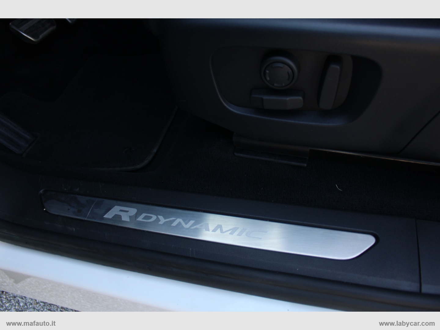 RR Evoque 2.0D I4 163 CV AWD Auto R-D. S - immagine 13