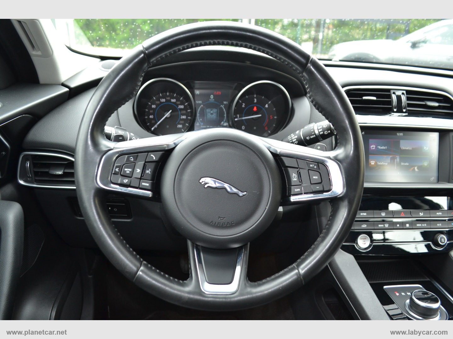 F-Pace 2.0 D 180 CV AWD aut. Prestige - immagine 13
