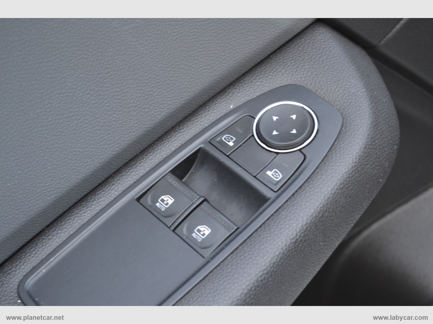 Clio SCe 65 CV 5p. Life - immagine 13