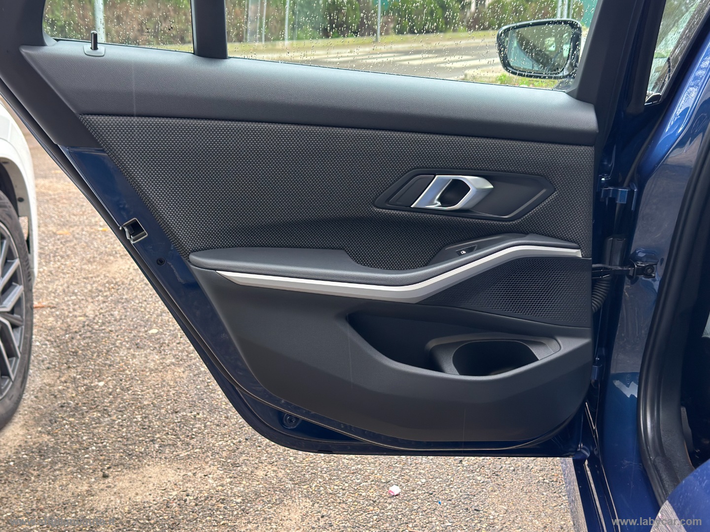 320d 48V Touring - immagine 13