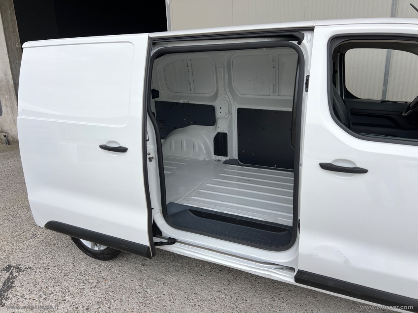 Vivaro 2.0D180S&S AT8 PL-TN M Fur. Enjoy + IVA - immagine 13