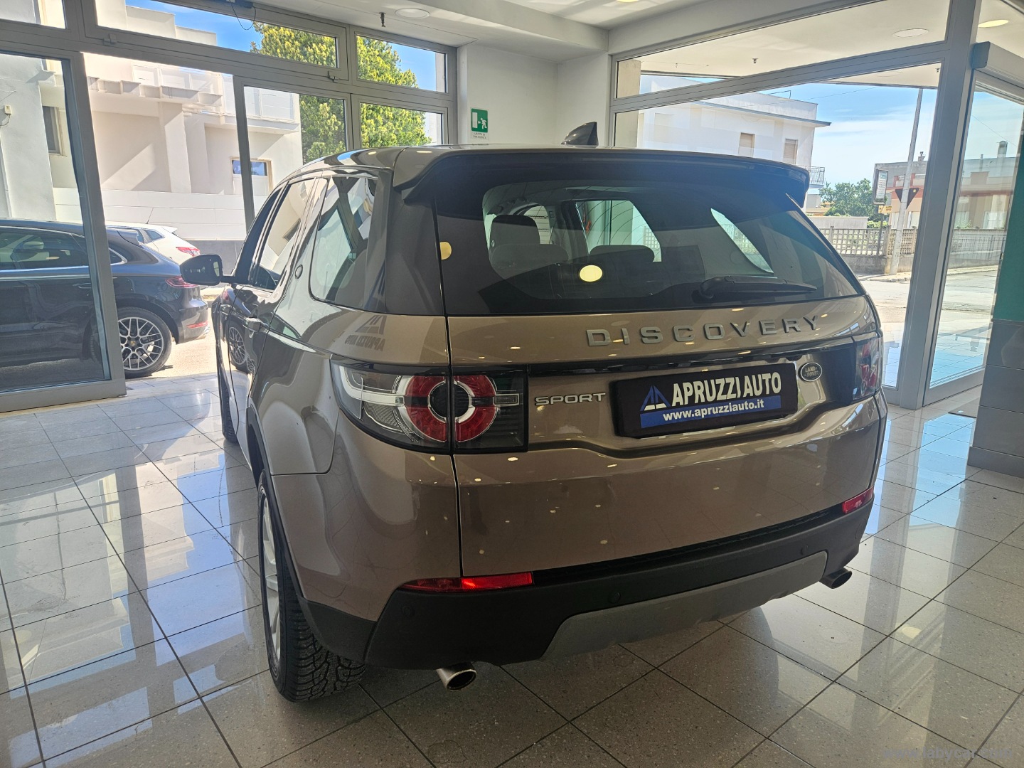 Discovery Sport 2.0 TD4 180 CV SE - immagine 13