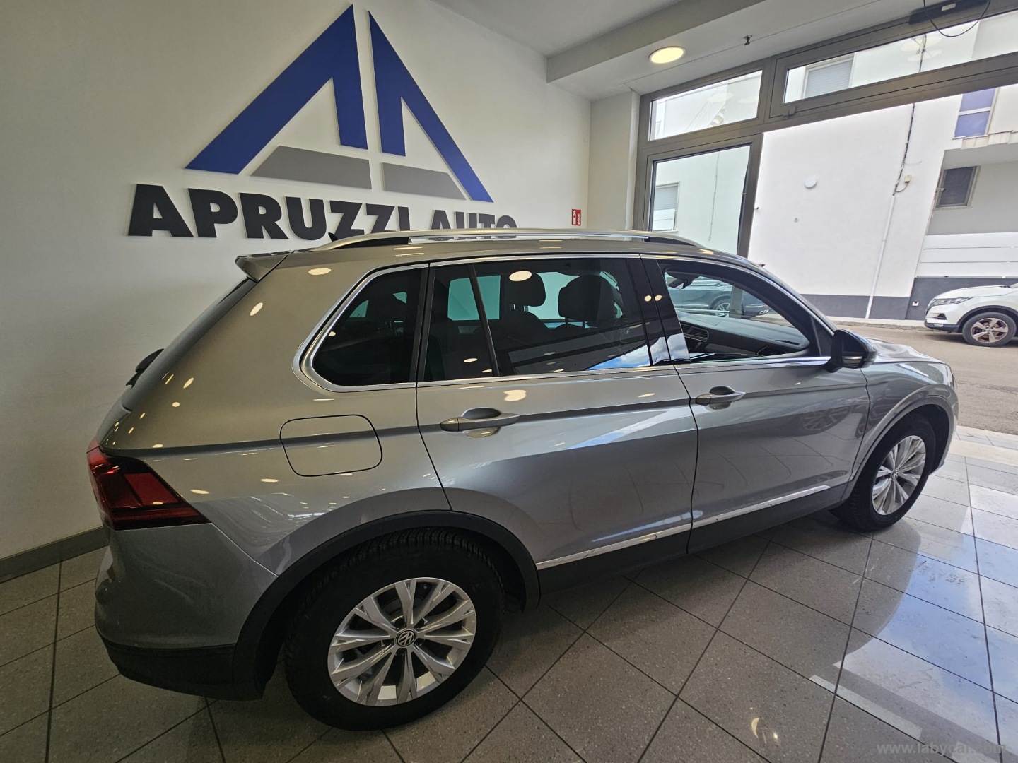 Tiguan 2.0 TDI DSG Business BMT - immagine 13