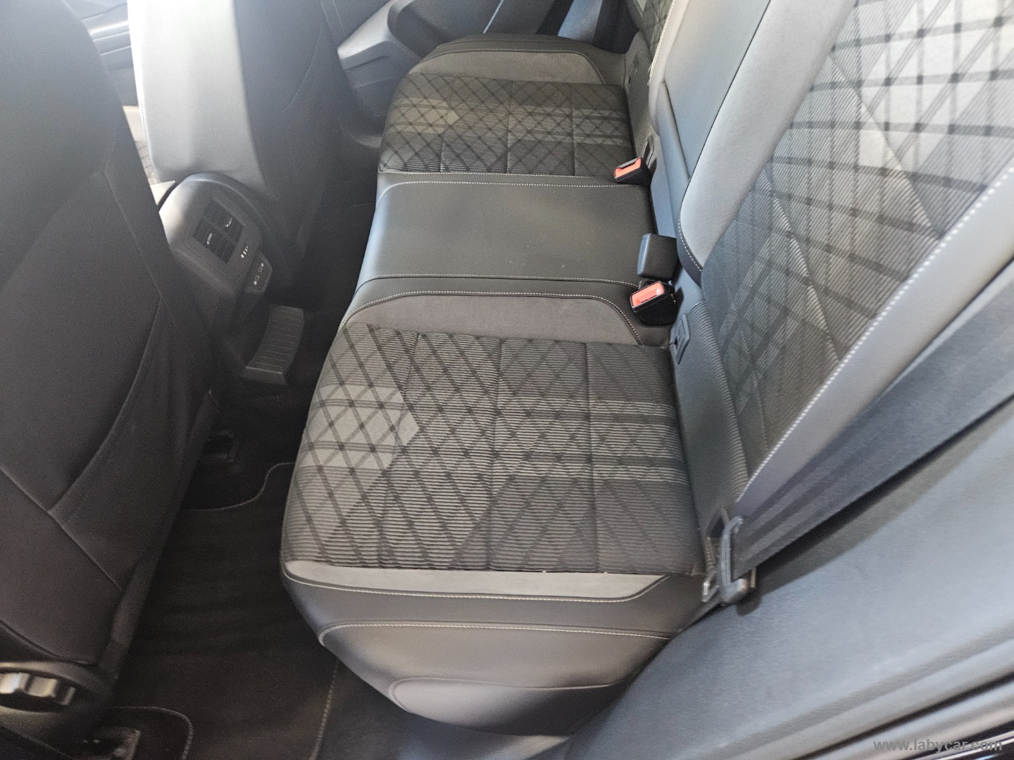 T-Roc 2.0 TDI SCR 150CV DSG 4MOT. R-Line - immagine 13