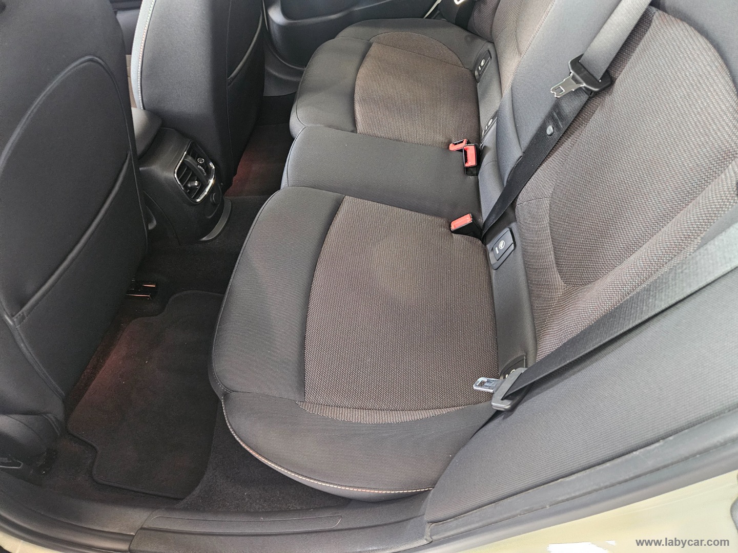 Mini Cooper D Business Clubman Aut. - immagine 13
