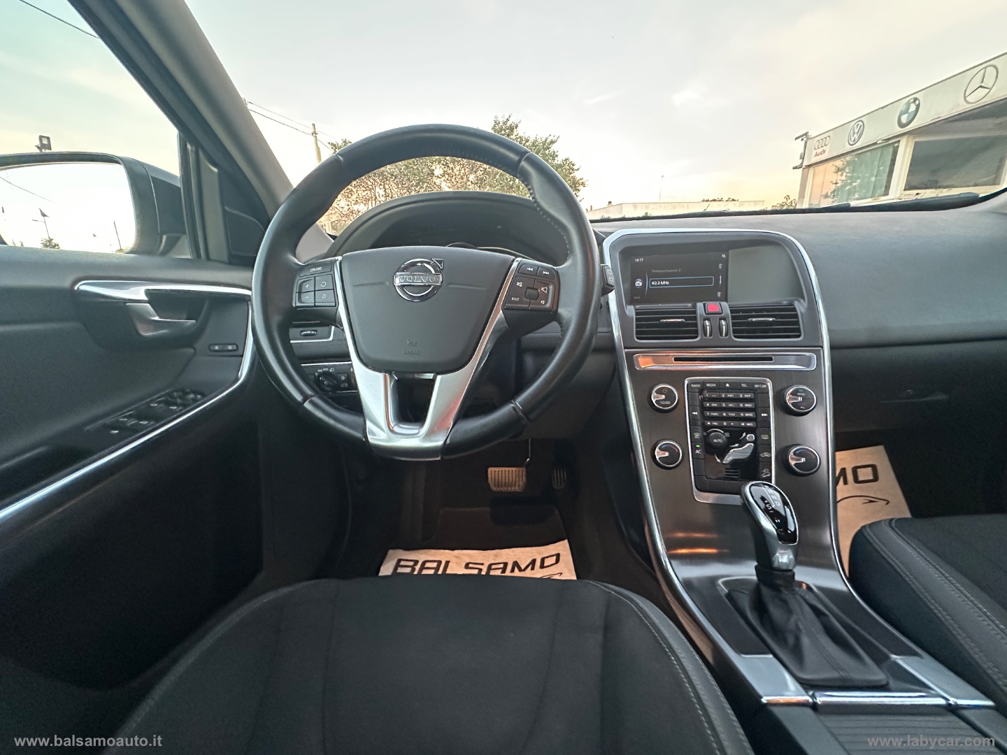 XC60 AWD 2.4D Momentum - immagine 13