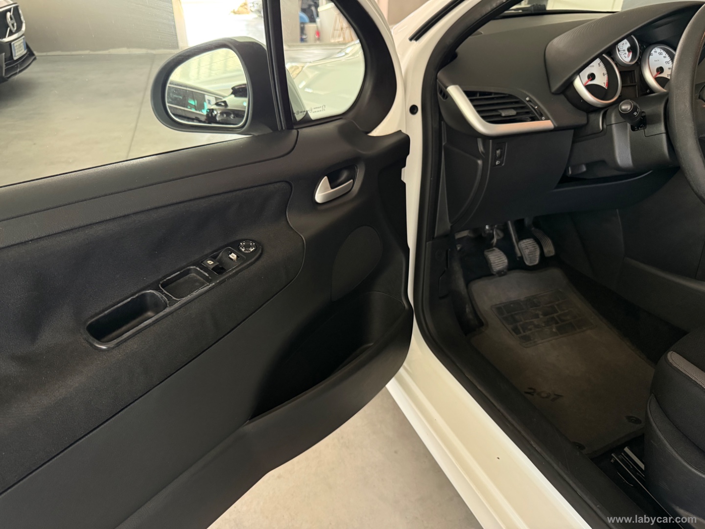 207 1.4 8V 75CV 3p. ONE Line - immagine 13