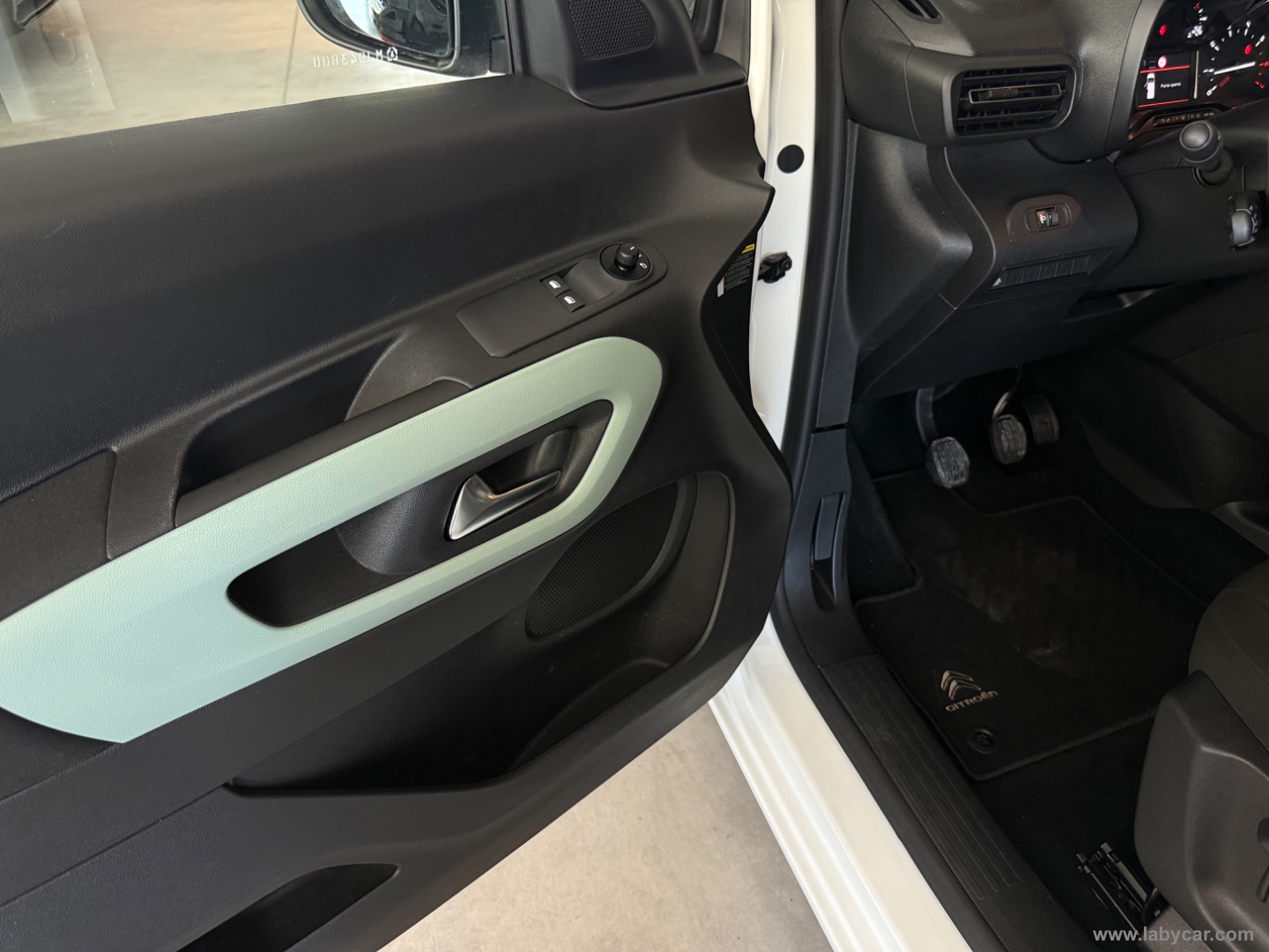 Berlingo BlueHDi 130 S&S Combi Feel - immagine 13