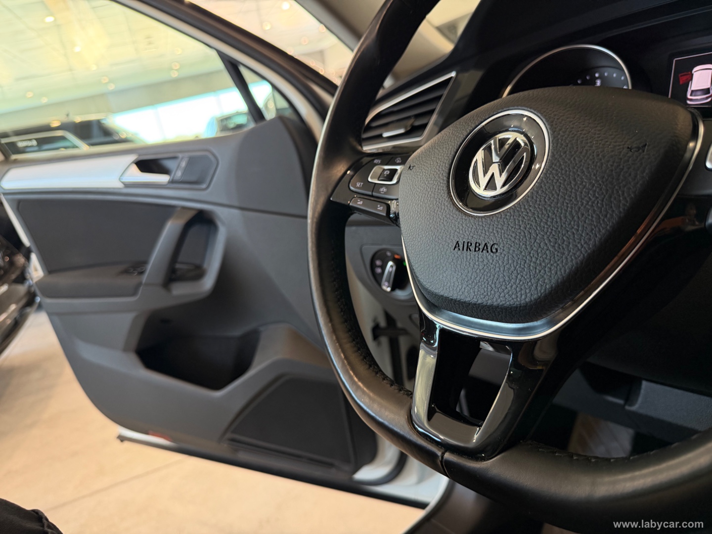 Tiguan 1.6 TDI Business BMT - immagine 13