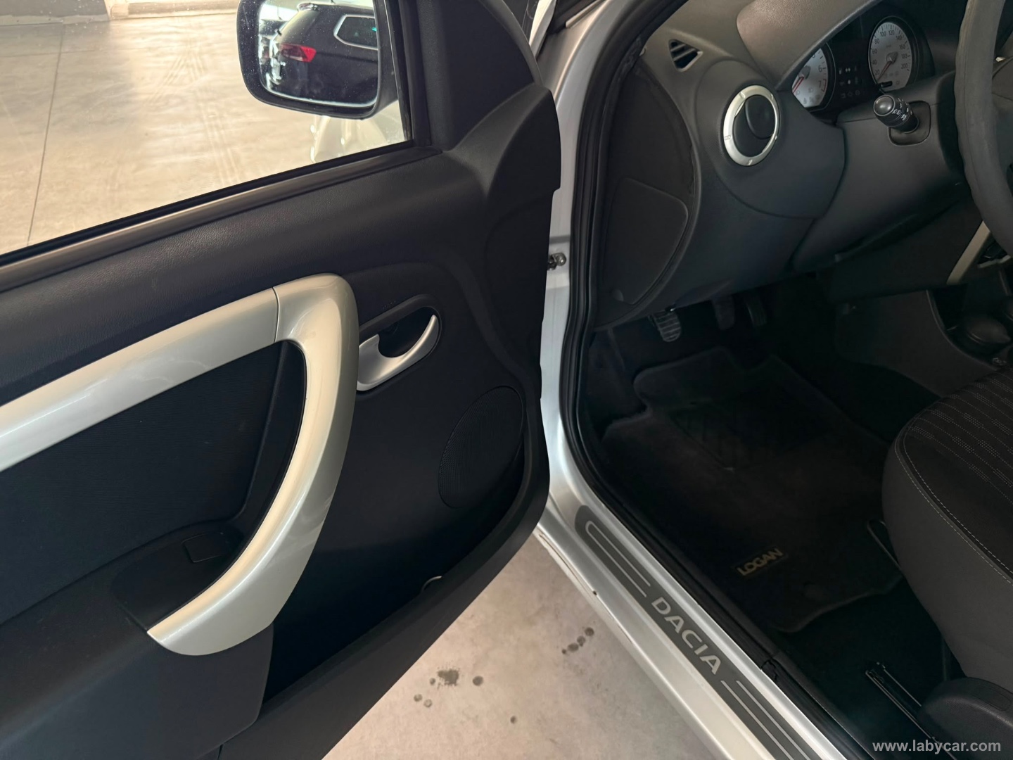 Logan MCV 1.6 85 CV GPL 7p.ti Blackline - immagine 13