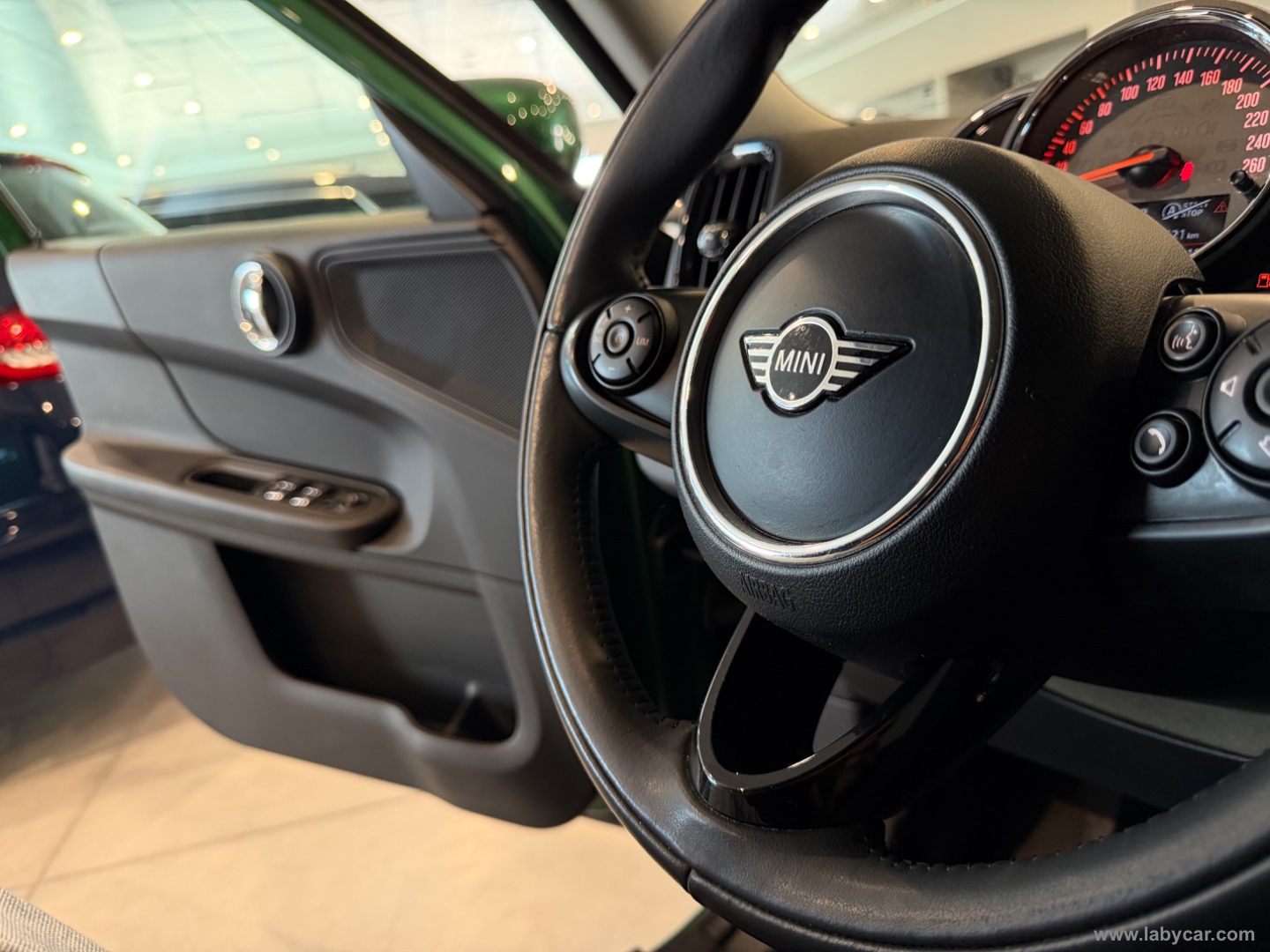 Mini Cooper D Business Countryman Aut. - immagine 13