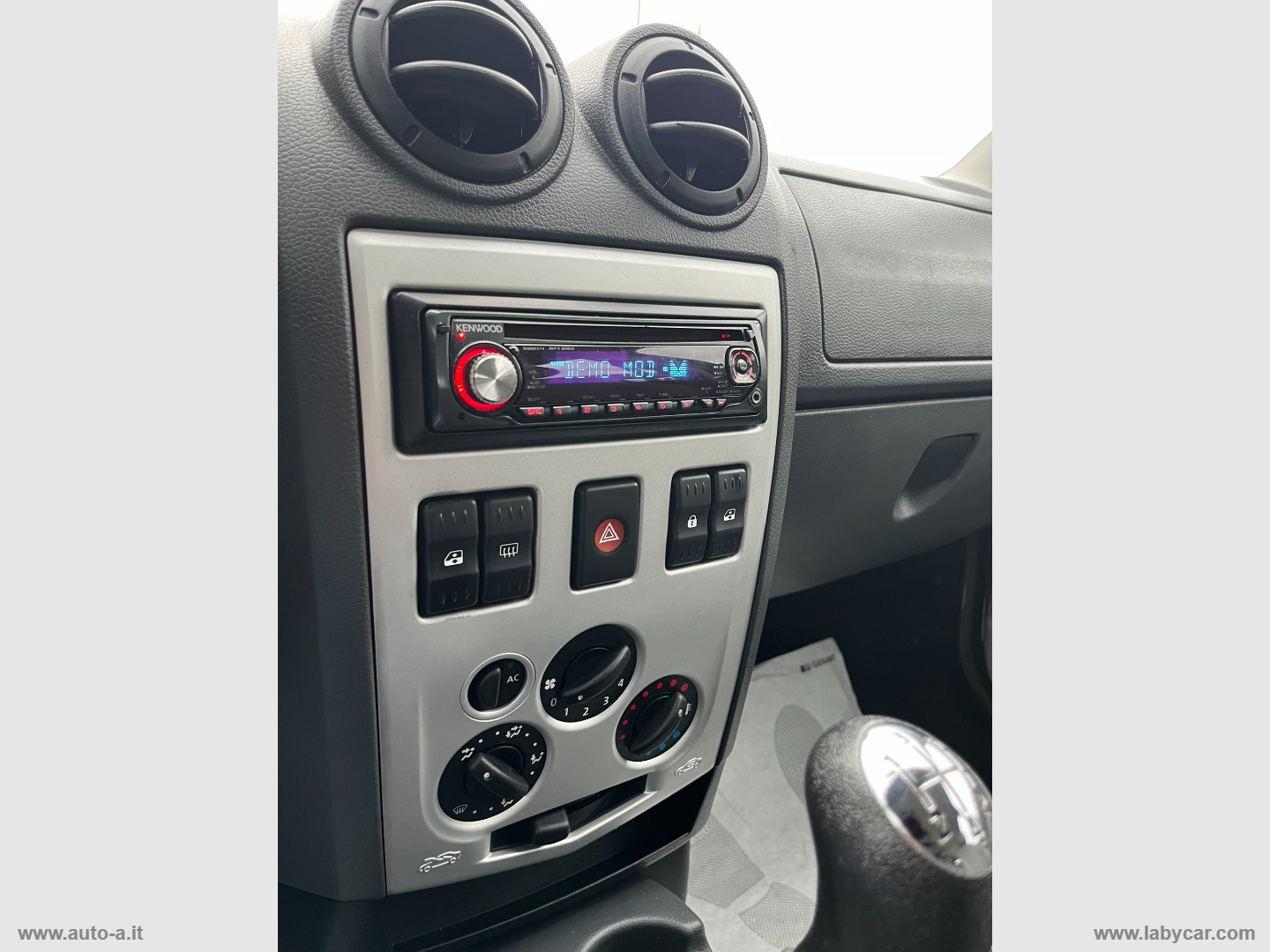 Logan MCV 1.5 dCi 70 CV 5 posti Ambiance - immagine 13