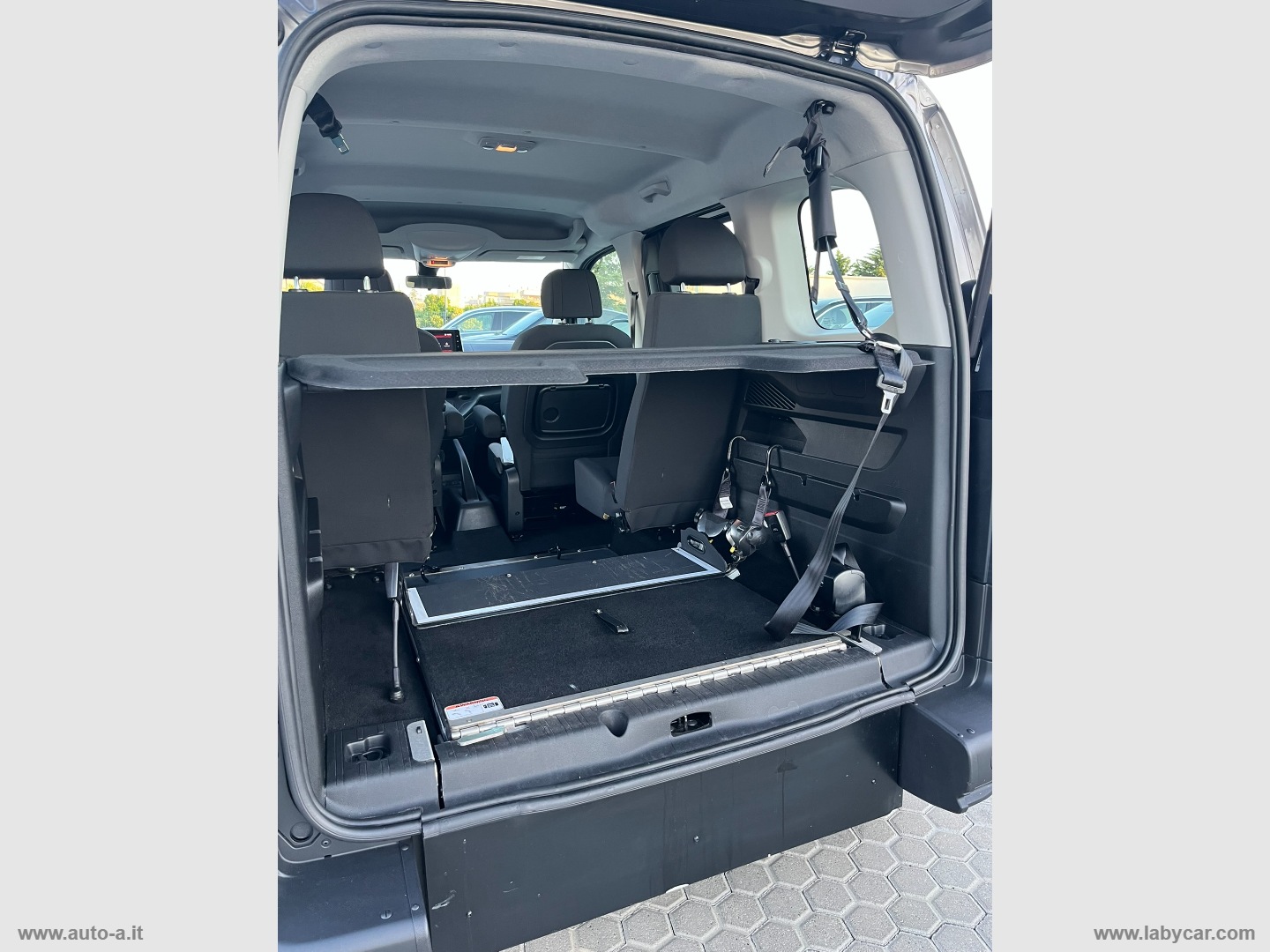 Berlingo BlueHDi 100 S&S SHINE TRASPORTO DISABILI - immagine 13