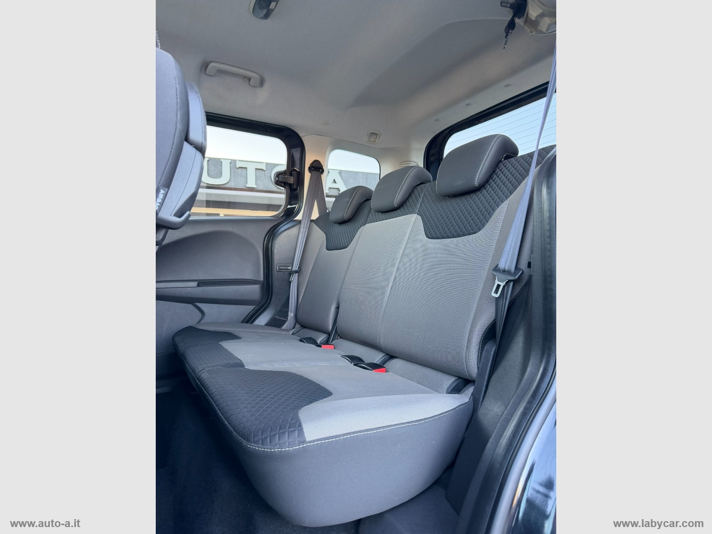 Tourneo Courier 1.0 EcoBoost 100 CV TITANIUM - immagine 13