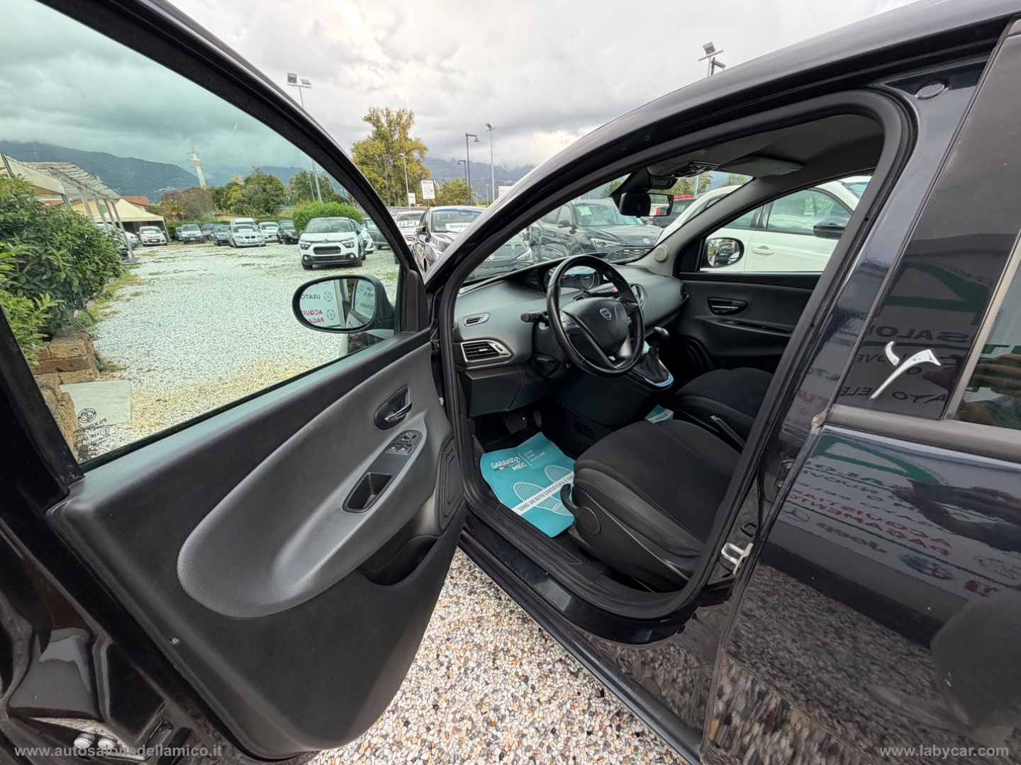 Ypsilon 0.9 T.Air 85 CV 5p. S&S DFN Gold - immagine 13