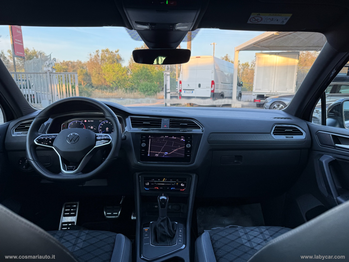Tiguan 2.0 TDI 150CV DSG R-Line 2023 LUCI AMBIENTE - immagine 13