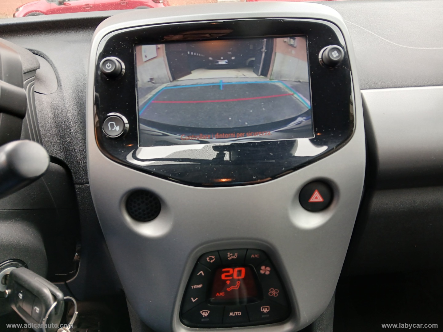Aygo Connect 1.0 VVT-i 72 CV 5p. x-cool - immagine 13