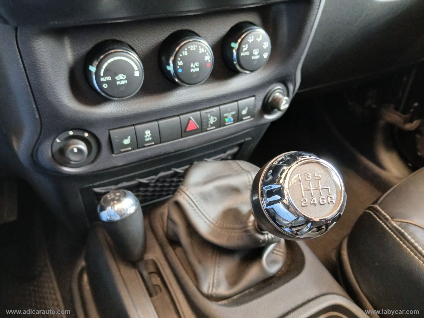 Wrangler 2.8 CRD Sahara - immagine 13