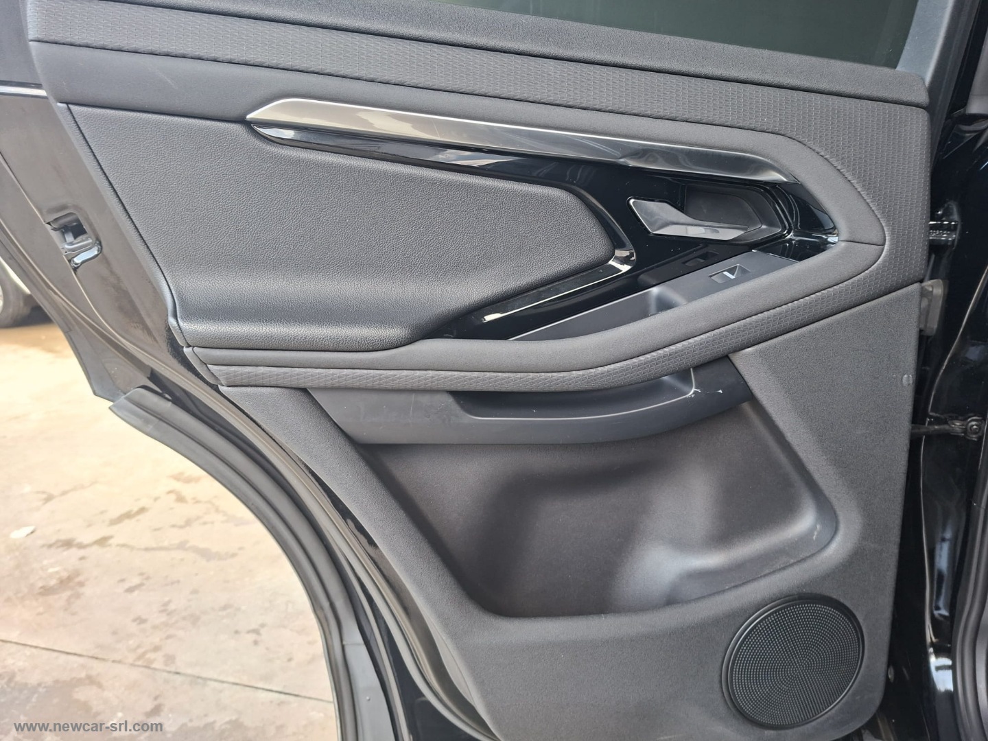 RR Evoque 2.0D L.Flw 150 AWD Auto S - immagine 13